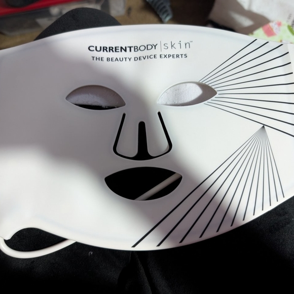 CurrentBody LED Face Mask - Picture 5 of 6